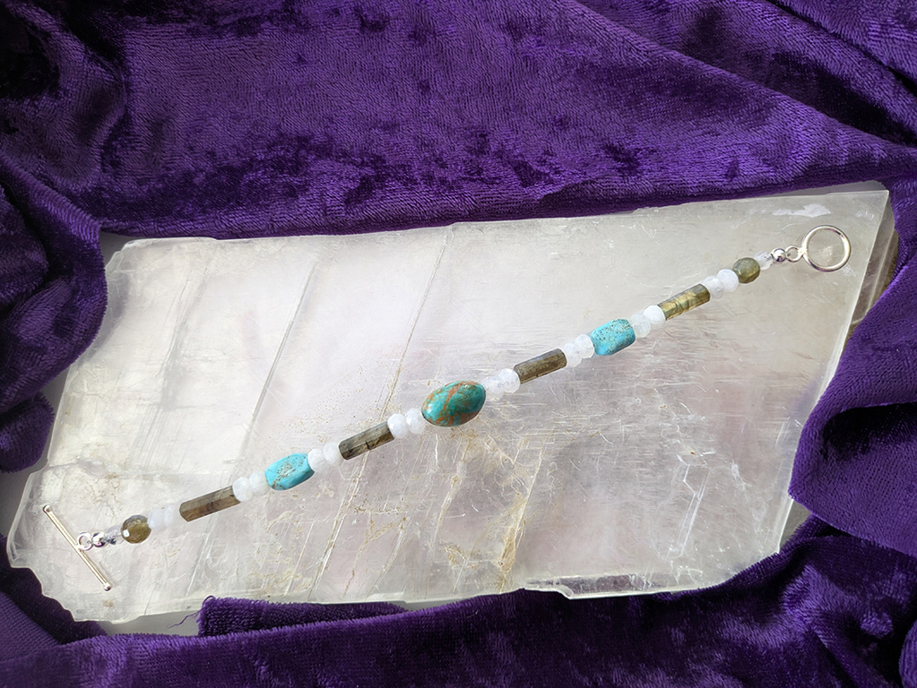 Goddess Dzovinar bracelet unclasped - Seta Tashjian